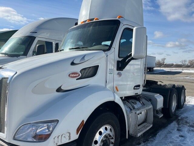 2020 Peterbilt 579 in South St. Paul, MN — photo 3