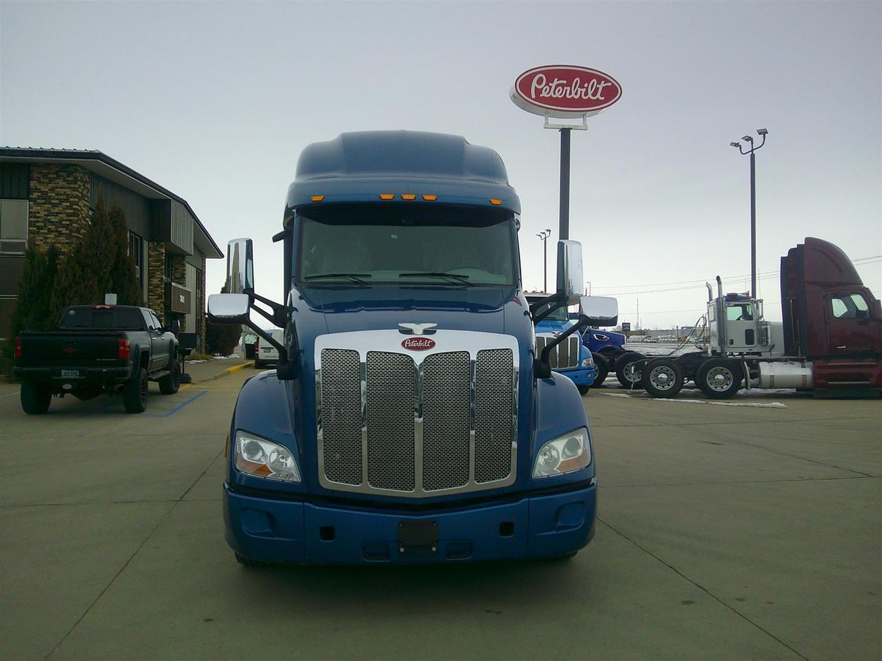 2020 Peterbilt 579 in Eau Claire, WI — photo 2