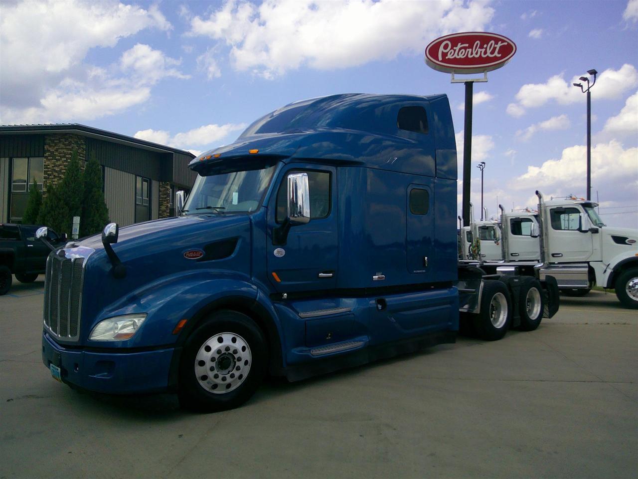 2020 Peterbilt 579 in Eau Claire, WI — photo 12