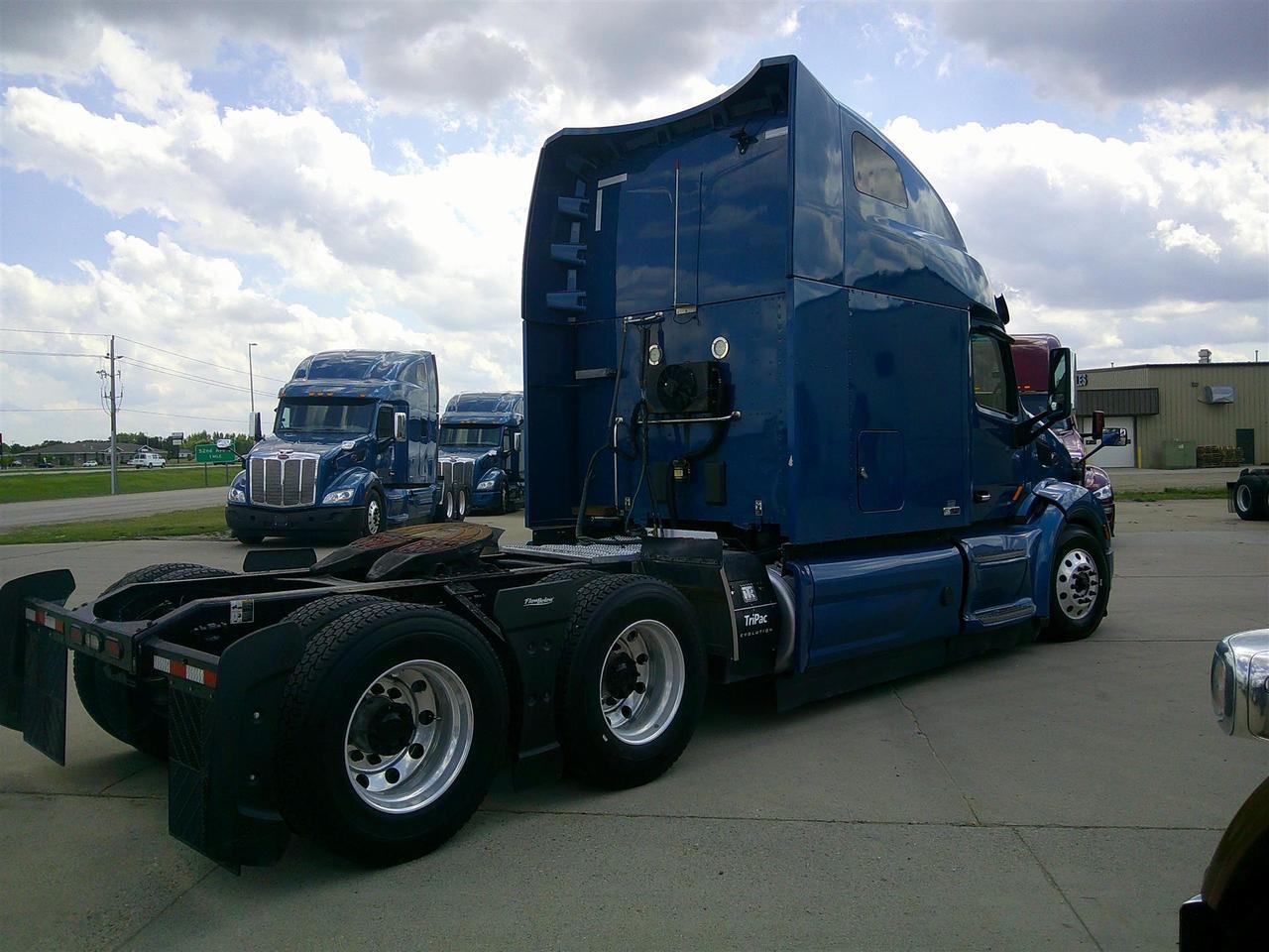 2020 Peterbilt 579 in Eau Claire, WI — photo 7