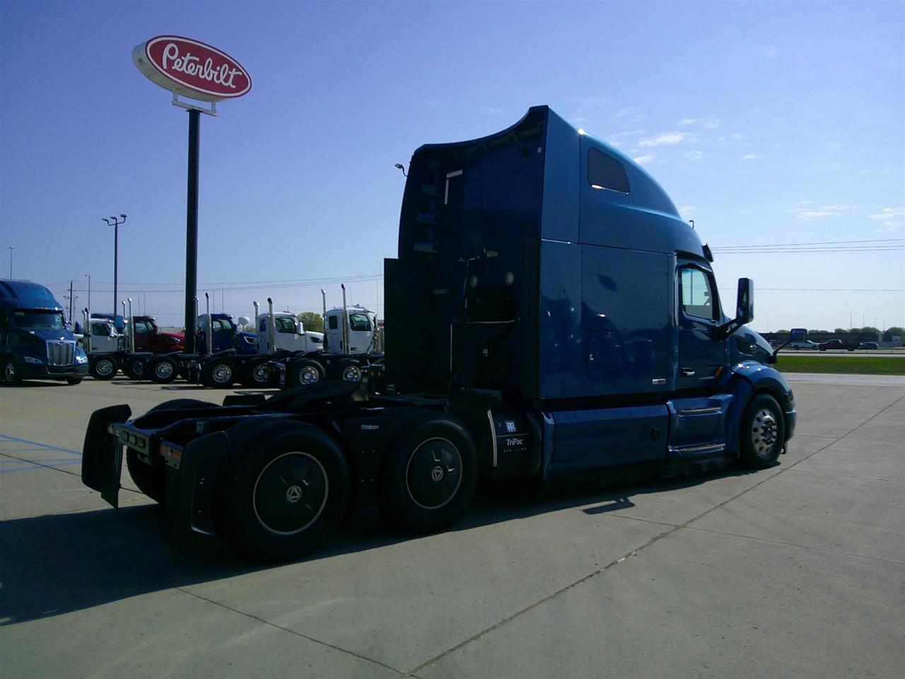 2020 Peterbilt 579 in Rochester, MN — photo 7