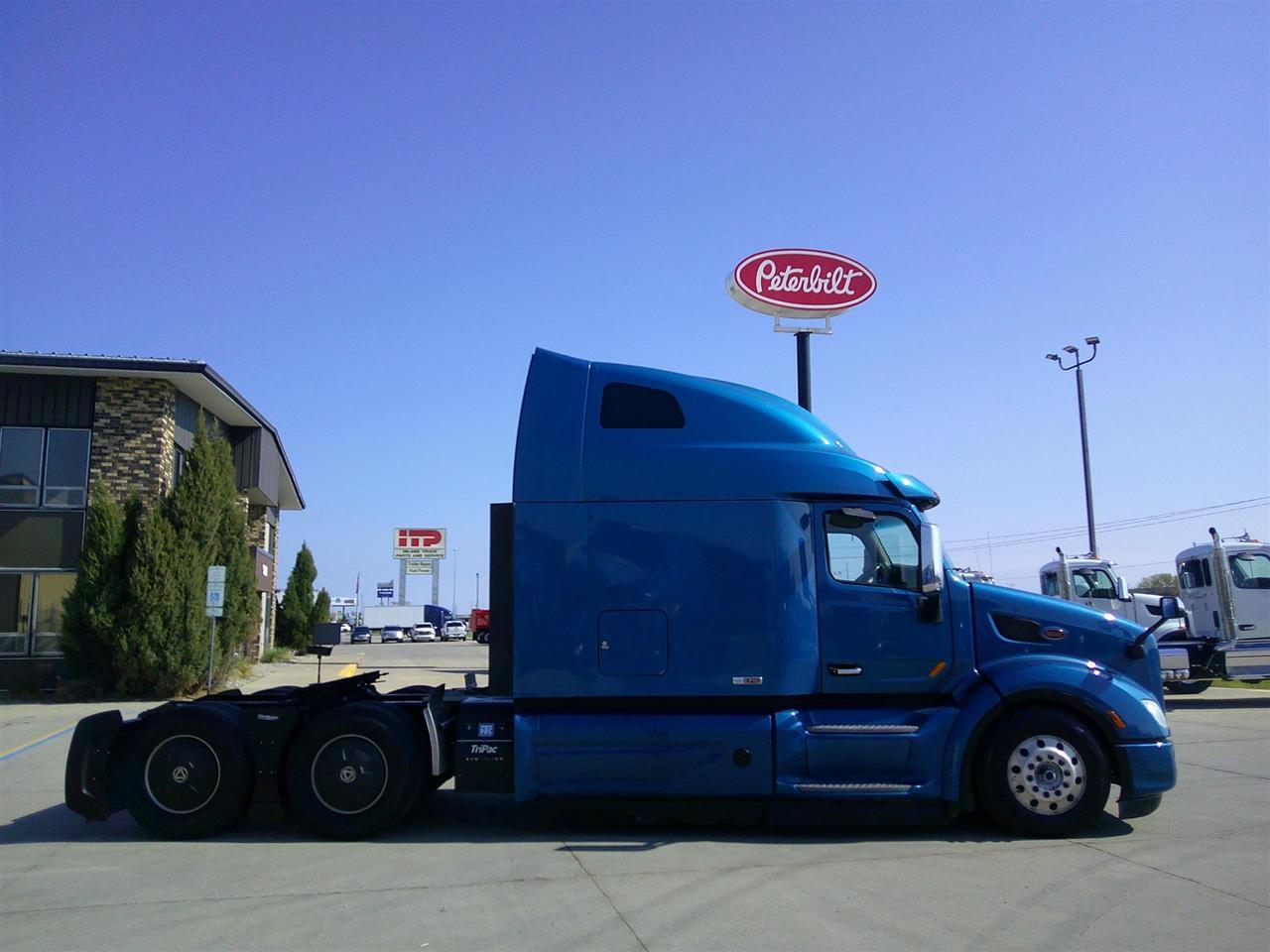 2020 Peterbilt 579 in Rochester, MN — photo 4