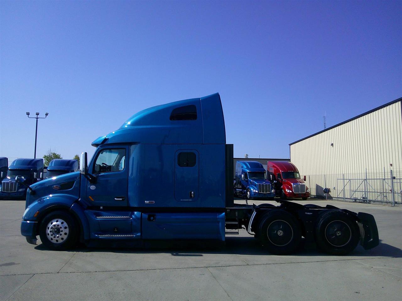 2020 Peterbilt 579 in Rochester, MN — photo 3