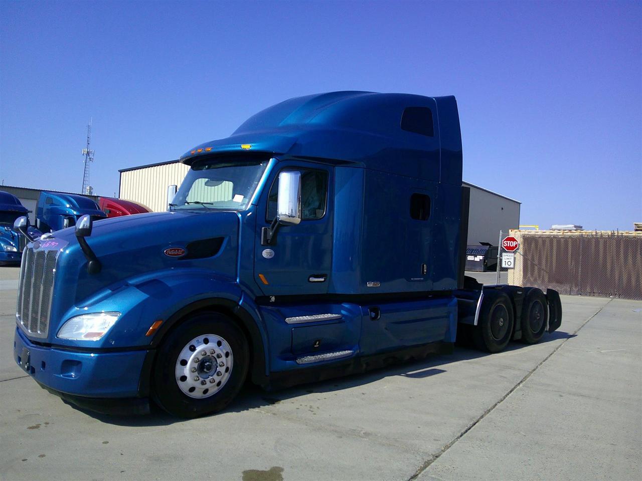 2020 Peterbilt 579 in Rochester, MN — photo 12