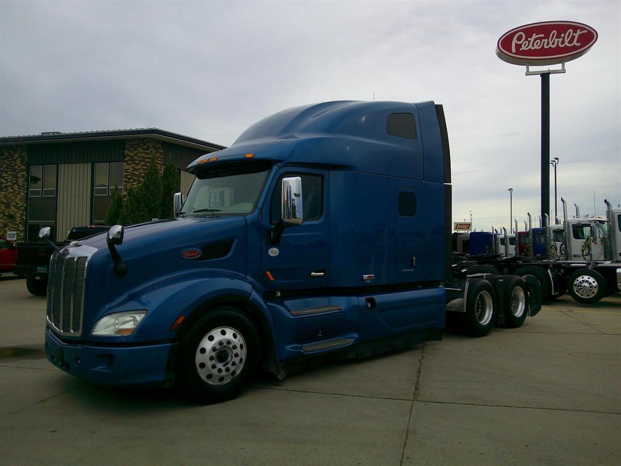 2020 Peterbilt 579 in South St. Paul, MN — photo 12