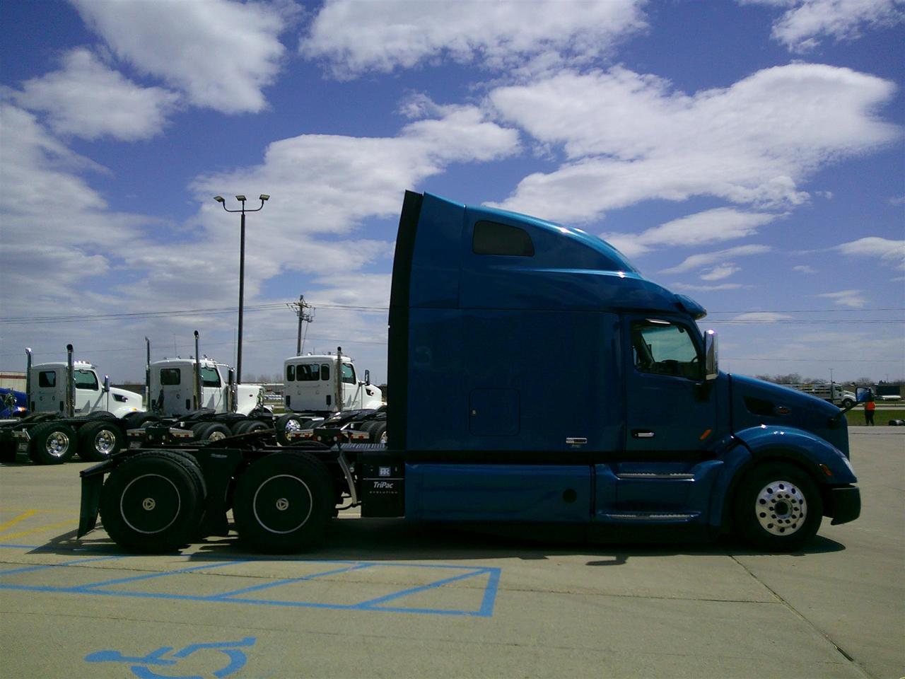 2020 Peterbilt 579 in Eau Claire, WI — photo 5