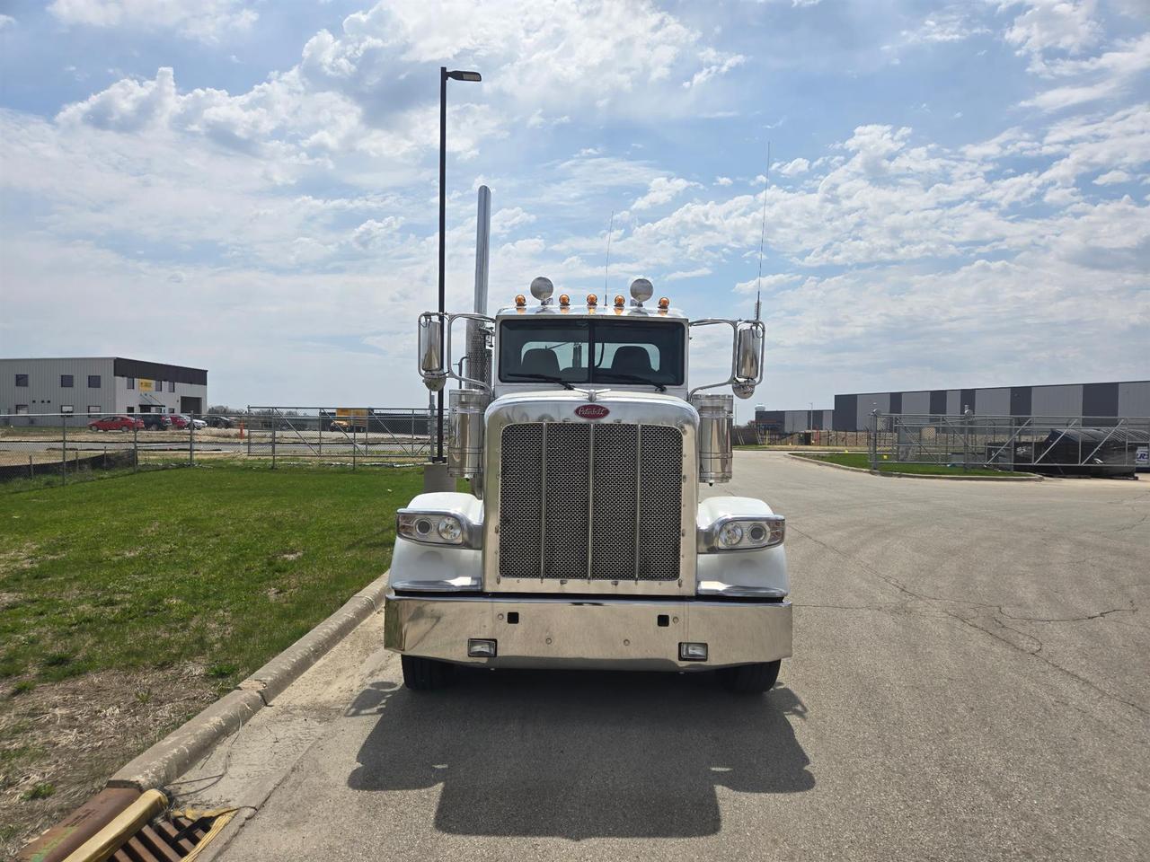 2021 Peterbilt 389 in Eau Claire, WI