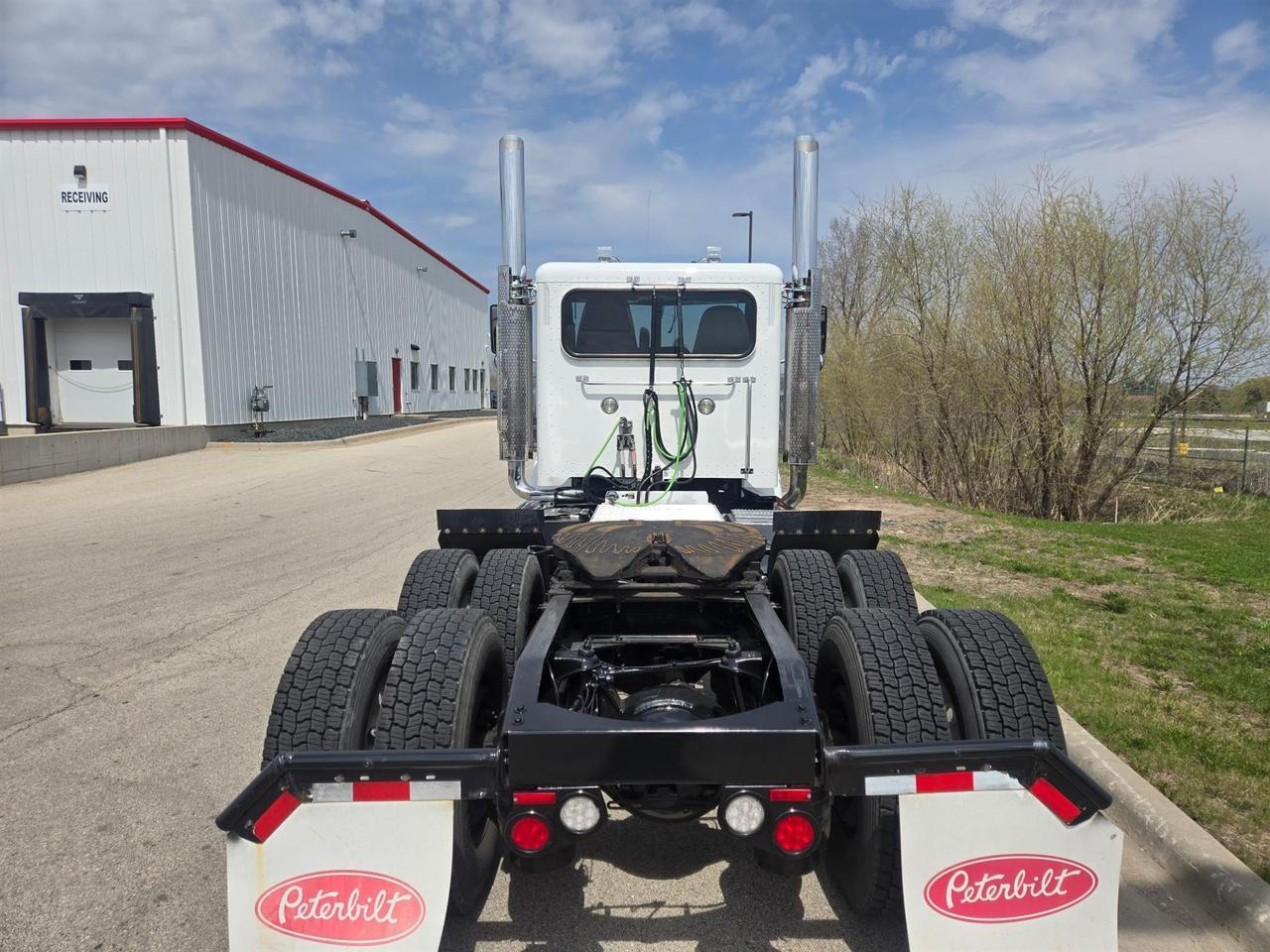 2021 Peterbilt 389 in Rochester, MN — photo 4