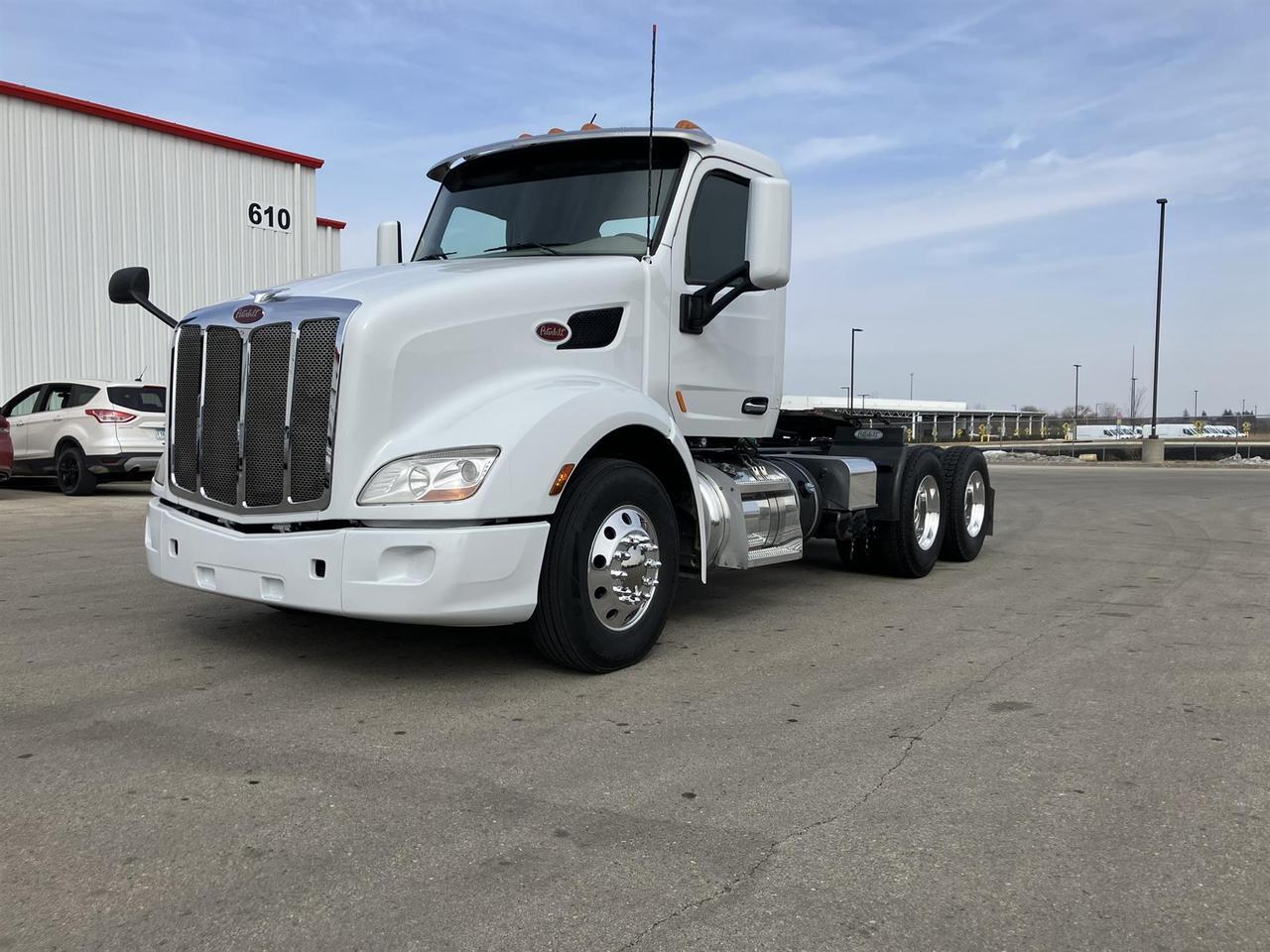 2021 Peterbilt 579 in Rochester, MN — photo 12