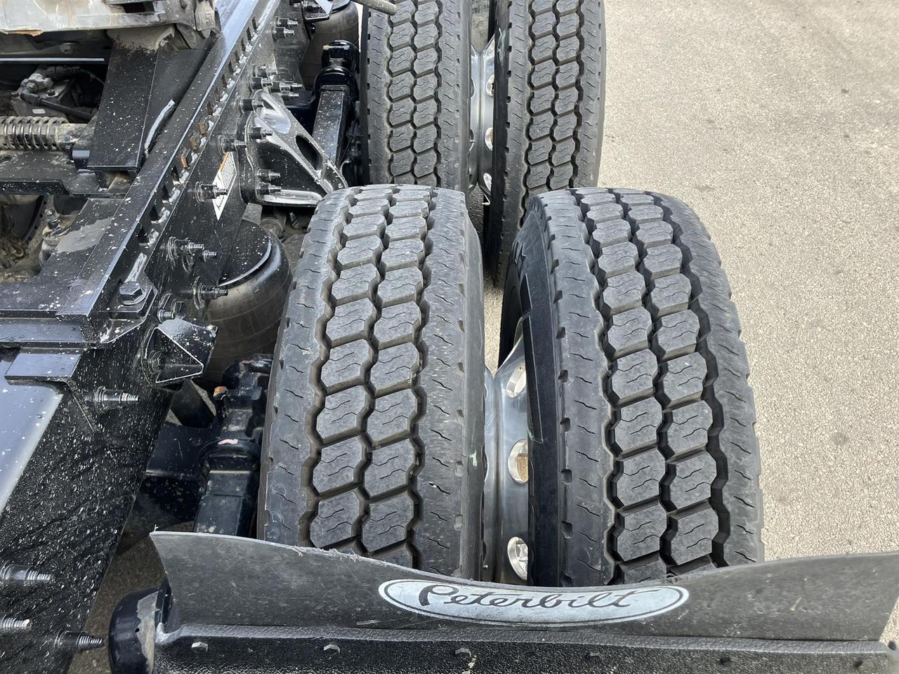 2021 Peterbilt 579 in Rochester, MN — photo 9