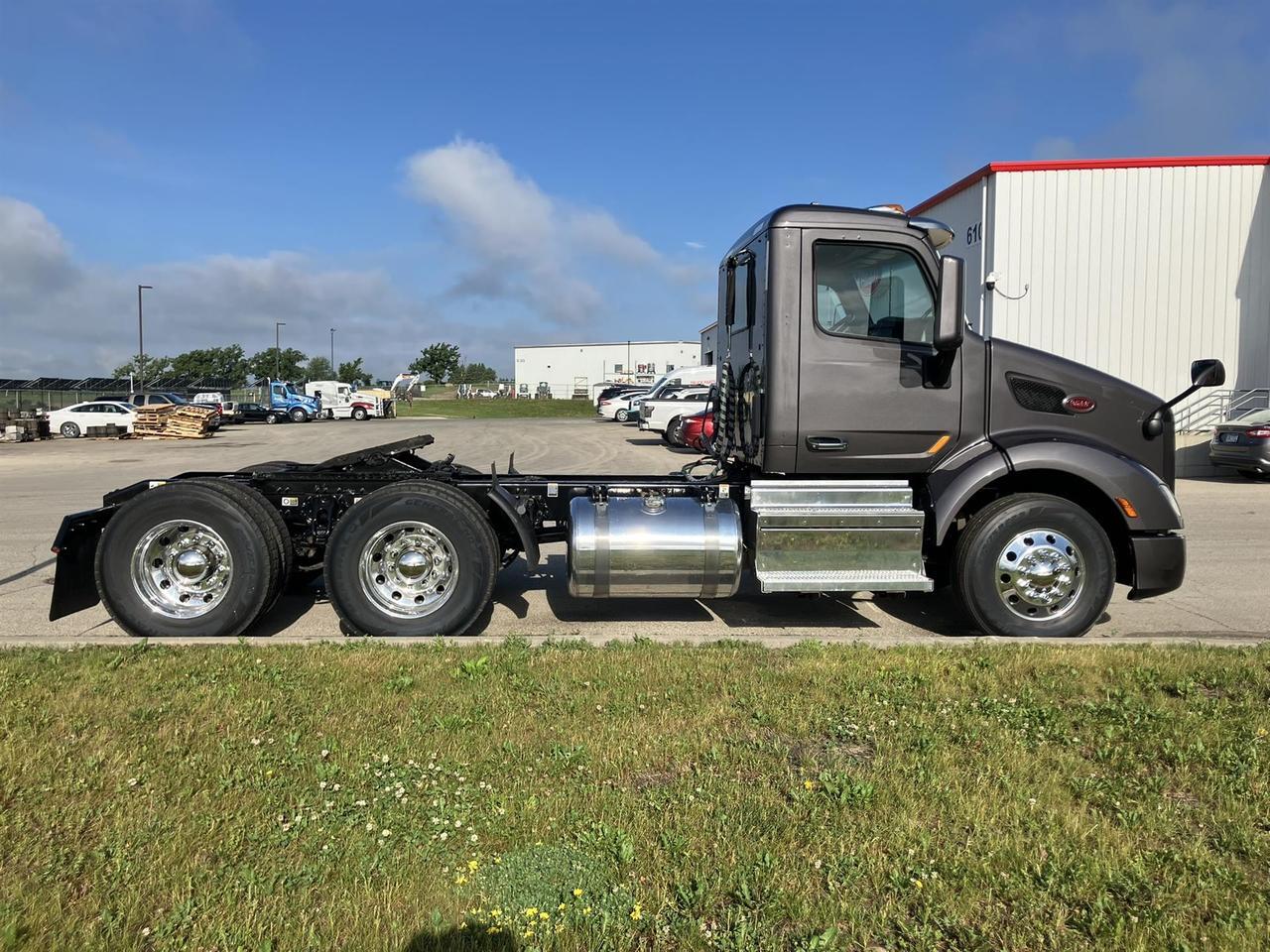 2021 Peterbilt 579 in Rochester, MN — photo 4