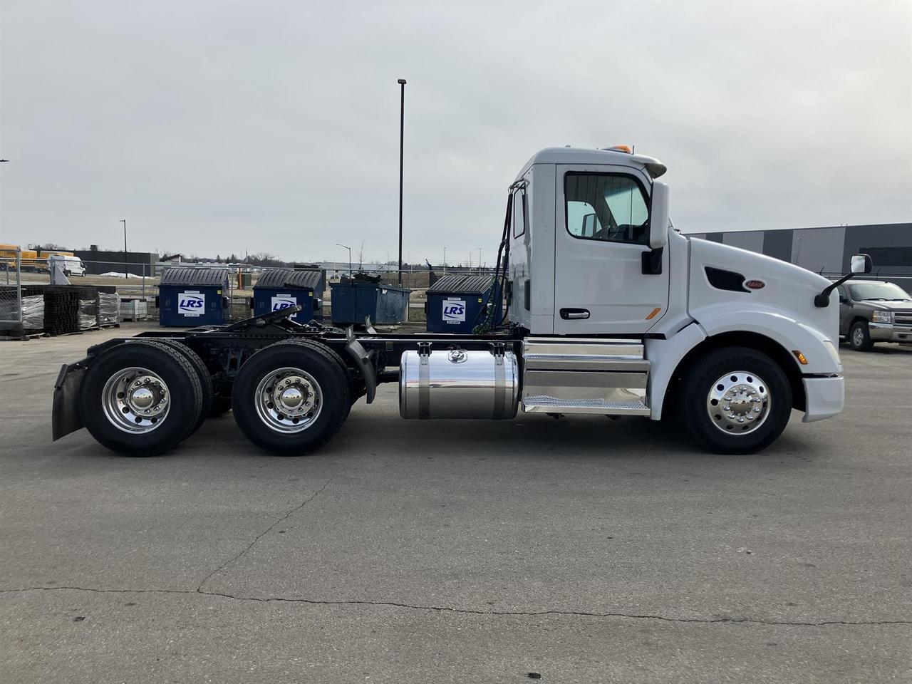 2021 Peterbilt 579 in South St. Paul, MN — photo 4