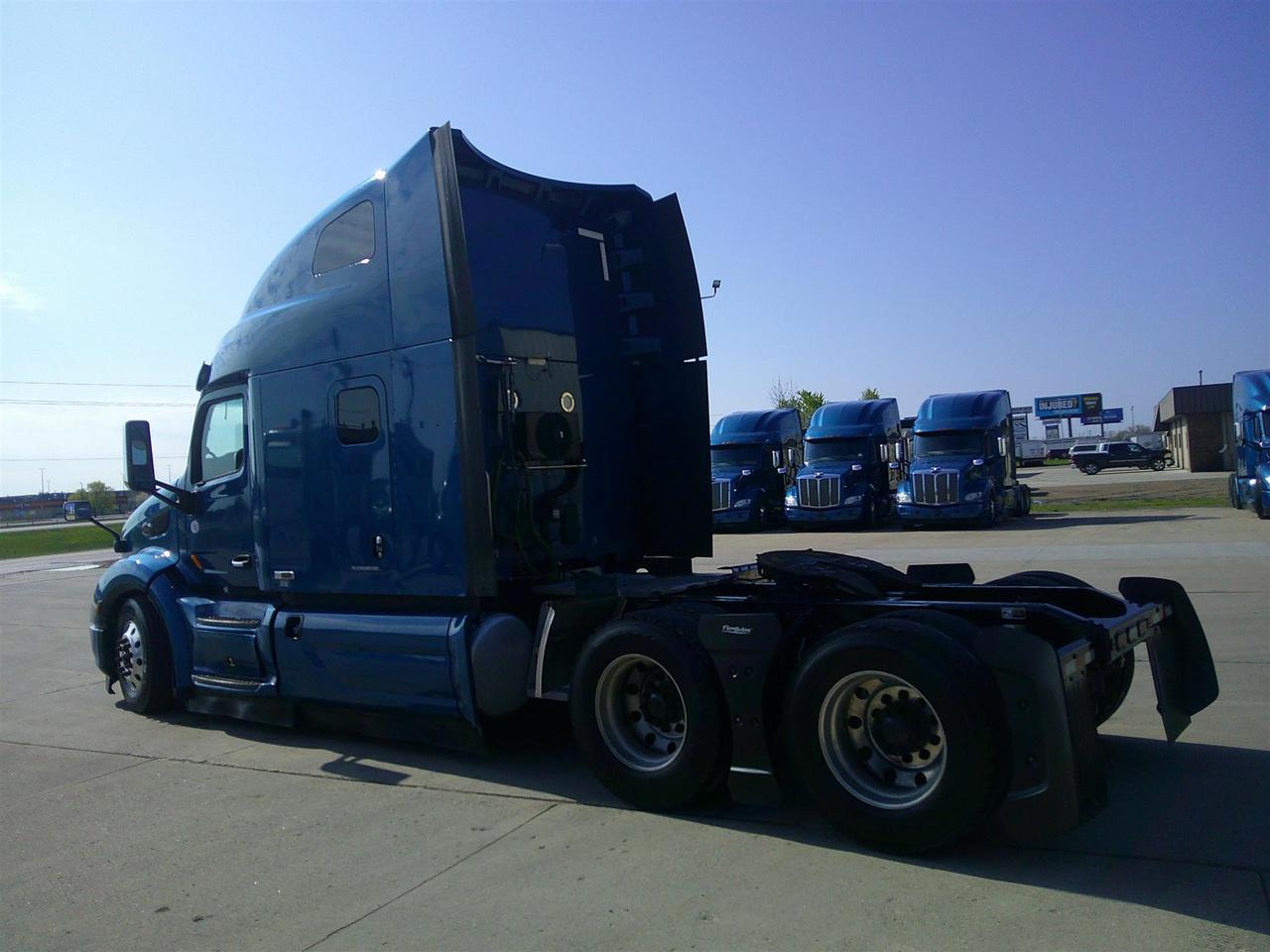 2021 Peterbilt 579 in Eau Claire, WI — photo 6