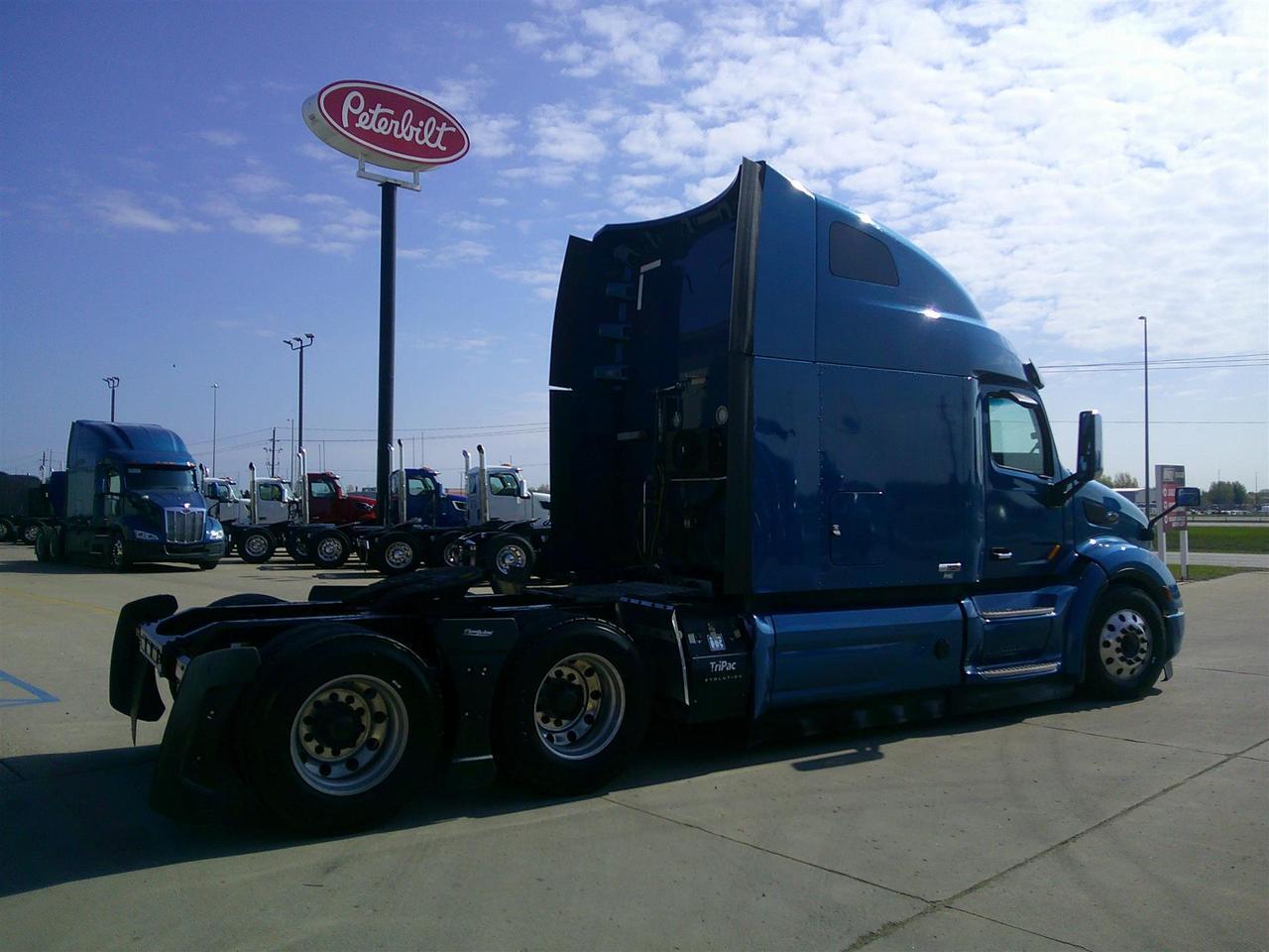 2021 Peterbilt 579 in Eau Claire, WI — photo 8