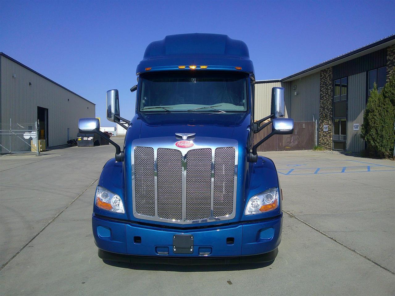 2021 Peterbilt 579 in Eau Claire, WI — photo 2