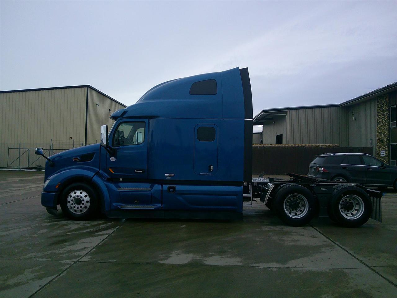 2021 Peterbilt 579 in Rochester, MN — photo 4