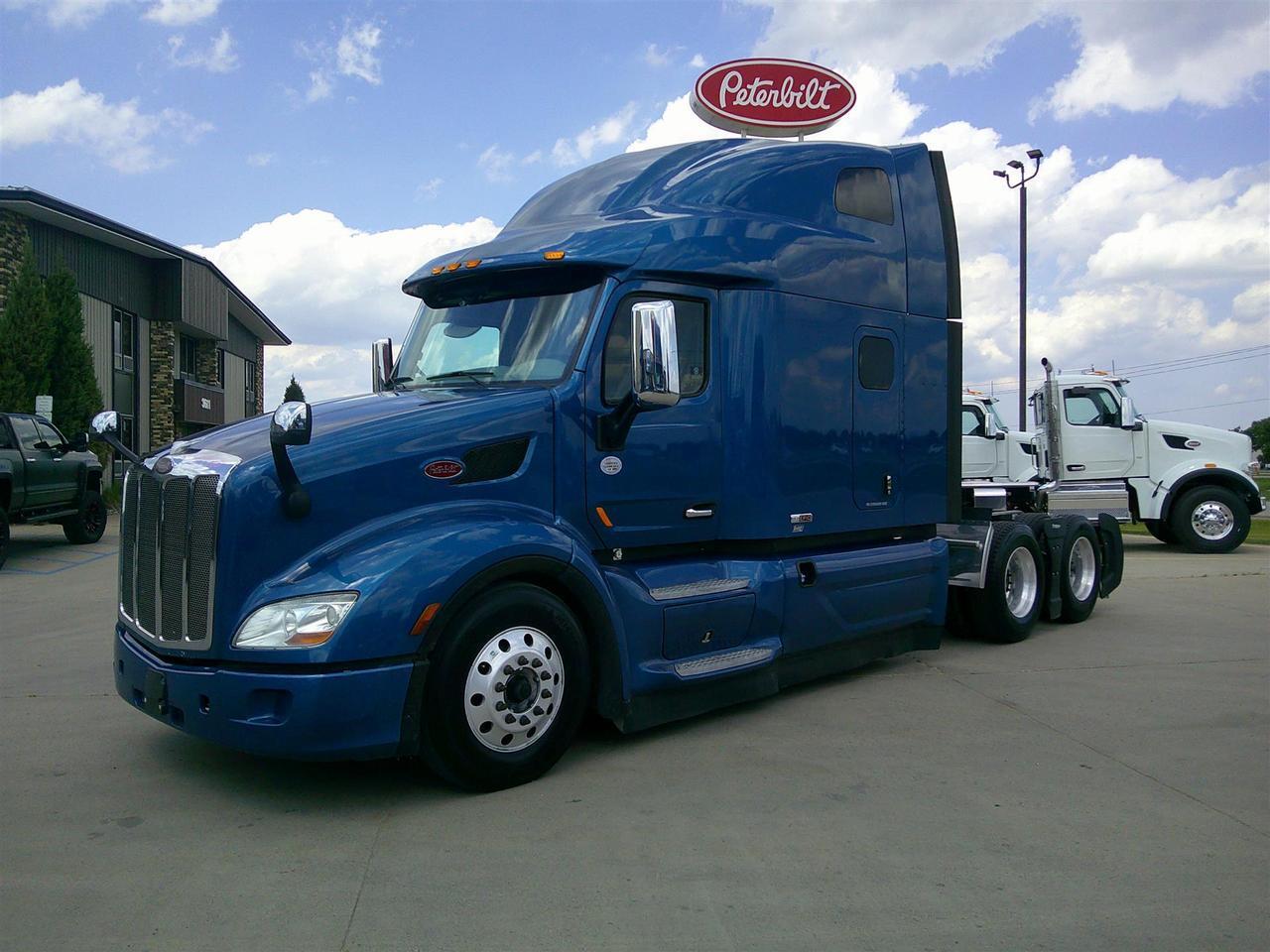 2021 Peterbilt 579 in Fargo, ND — photo 12