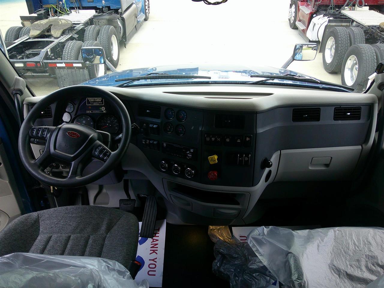 2021 Peterbilt 579 in Fargo, ND — photo 11