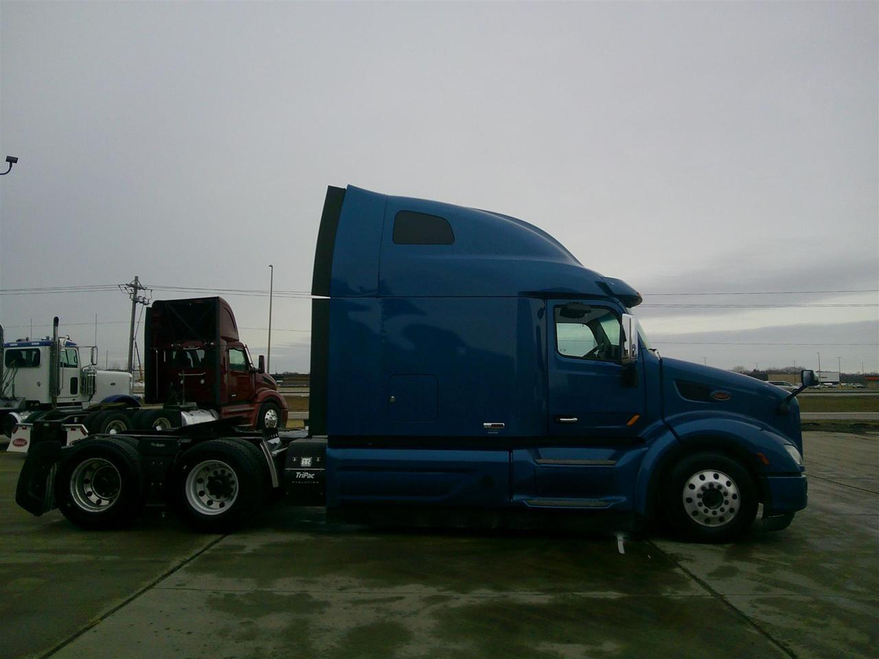 2021 Peterbilt 579 in South St. Paul, MN — photo 5