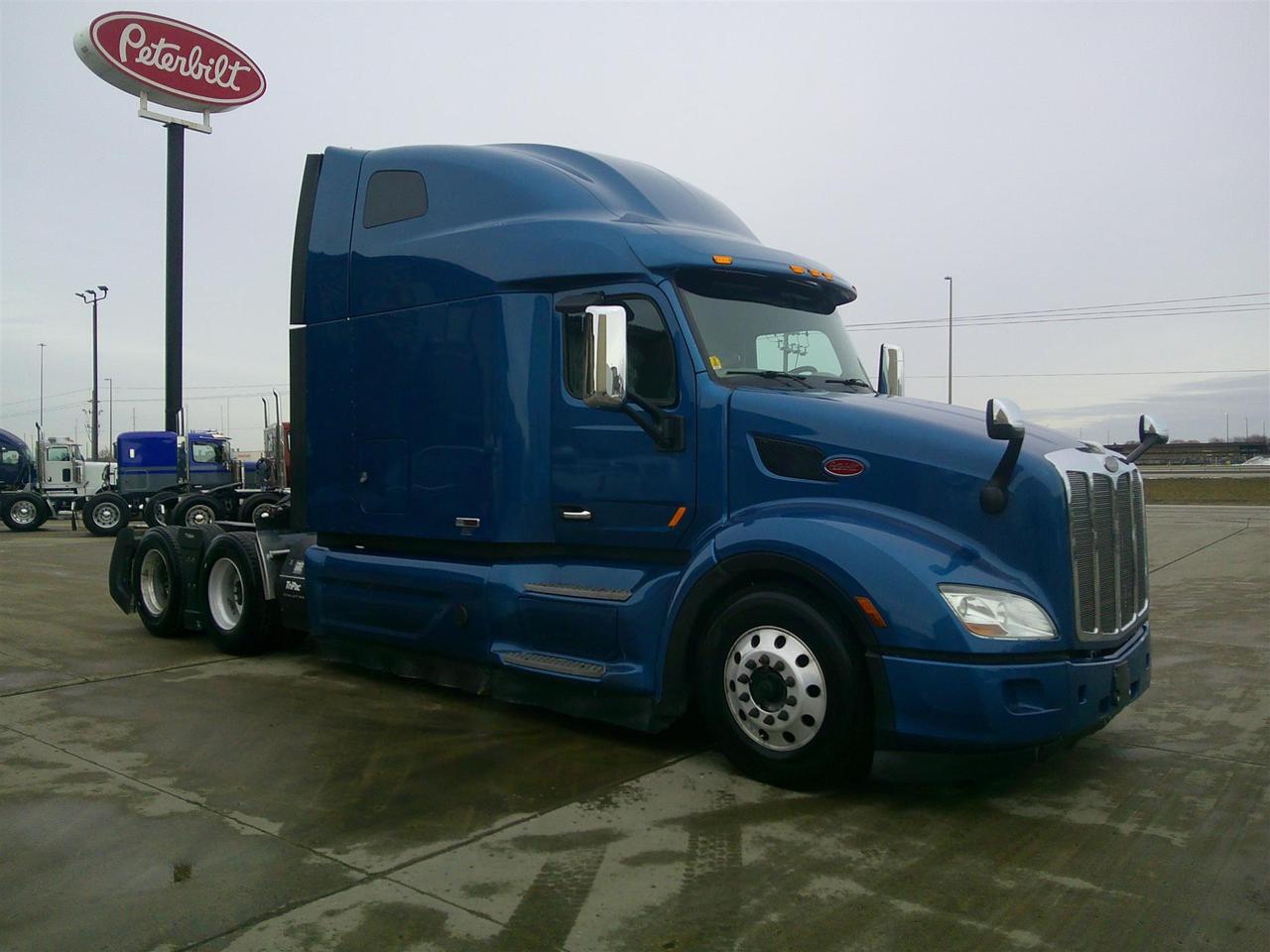 2021 Peterbilt 579 in South St. Paul, MN — photo 3
