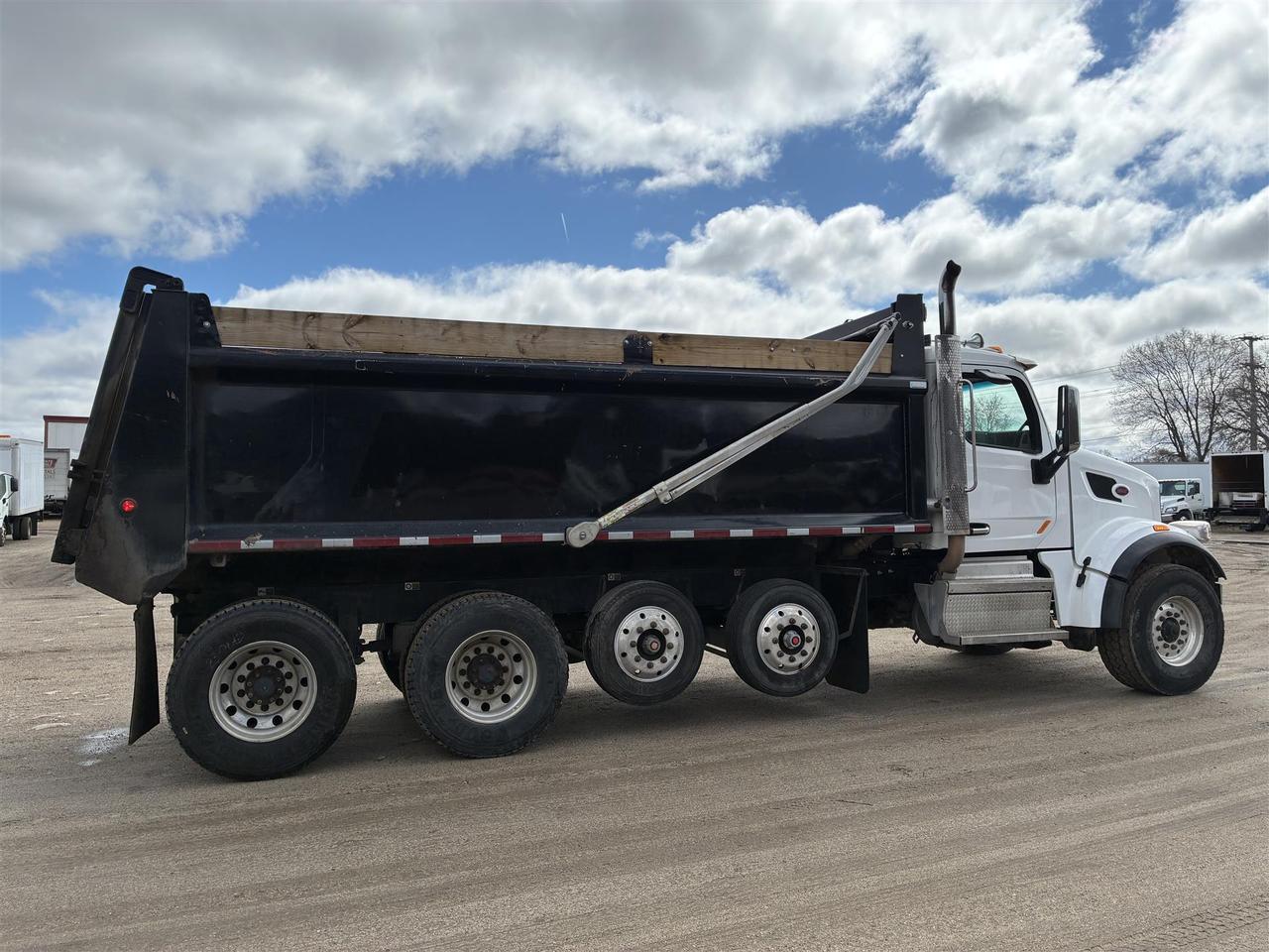 2022 Peterbilt 567 in Eau Claire, WI — photo 5