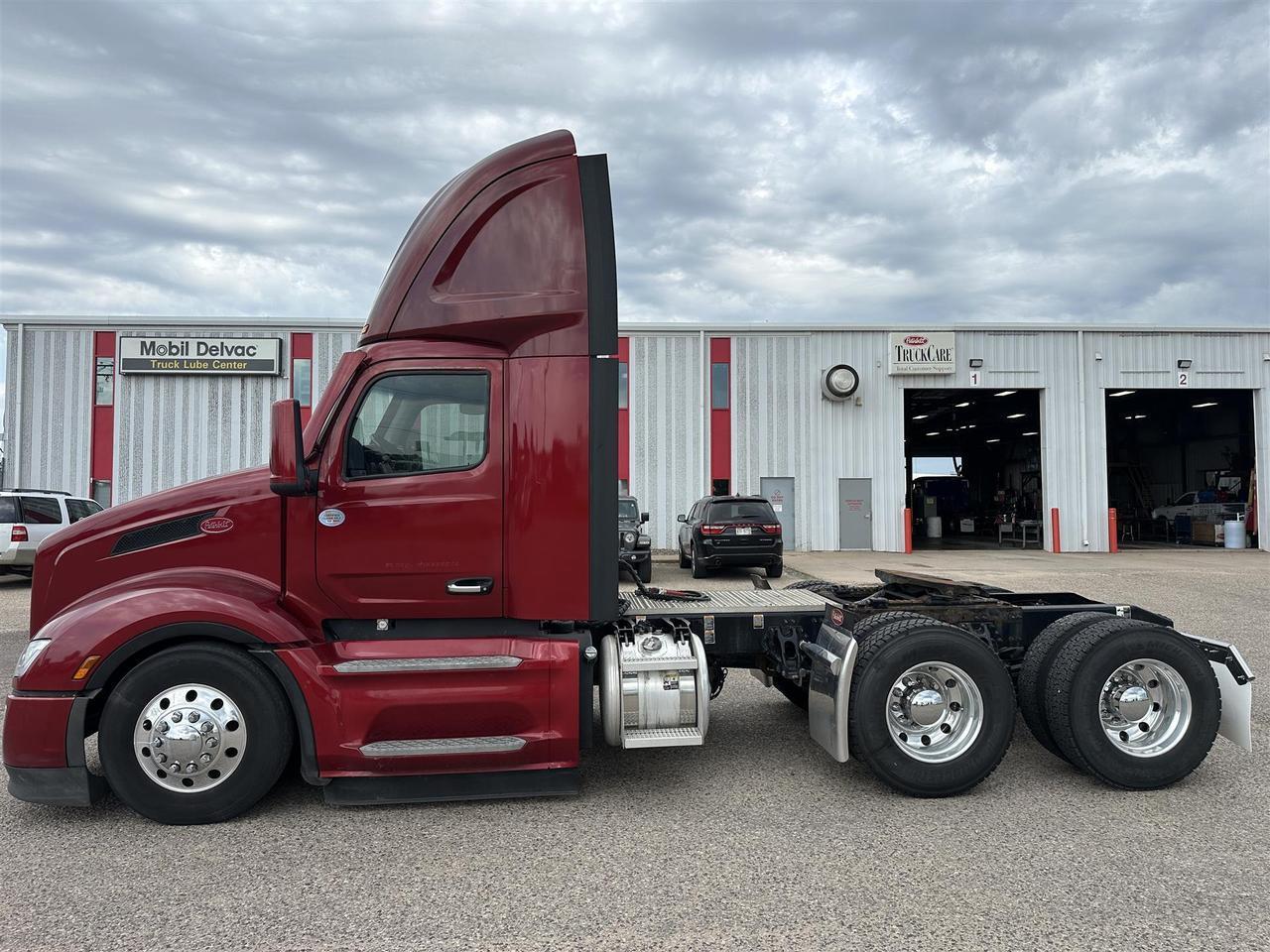 2022 Peterbilt 579 in Eau Claire, WI — photo 2