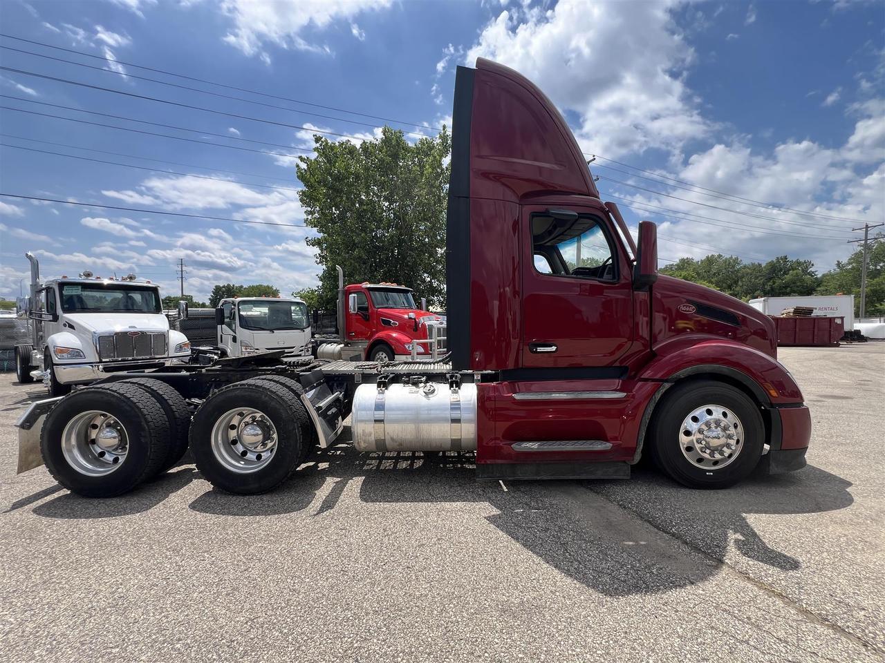 2022 Peterbilt 579 in Rochester, MN — photo 3