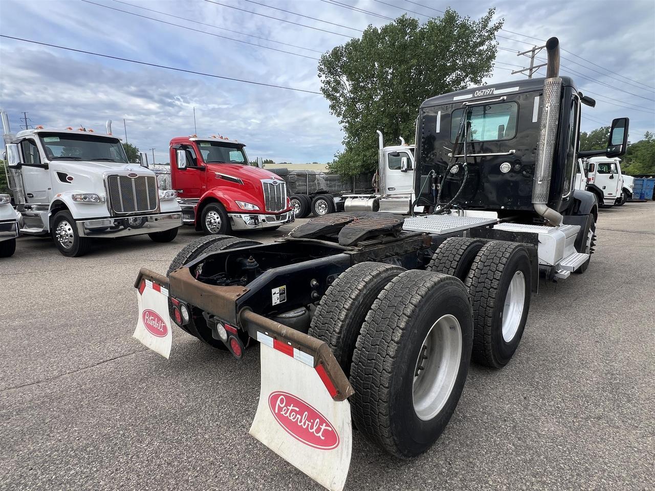 2022 Peterbilt 579 in South St. Paul, MN — photo 7