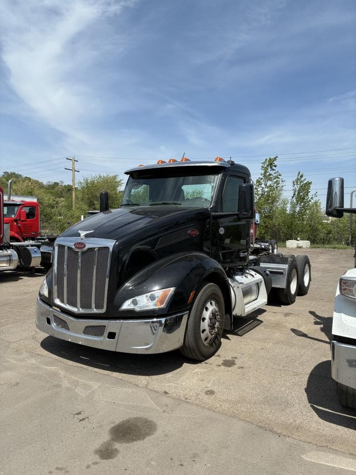 2022 Peterbilt 579 in South St. Paul, MN