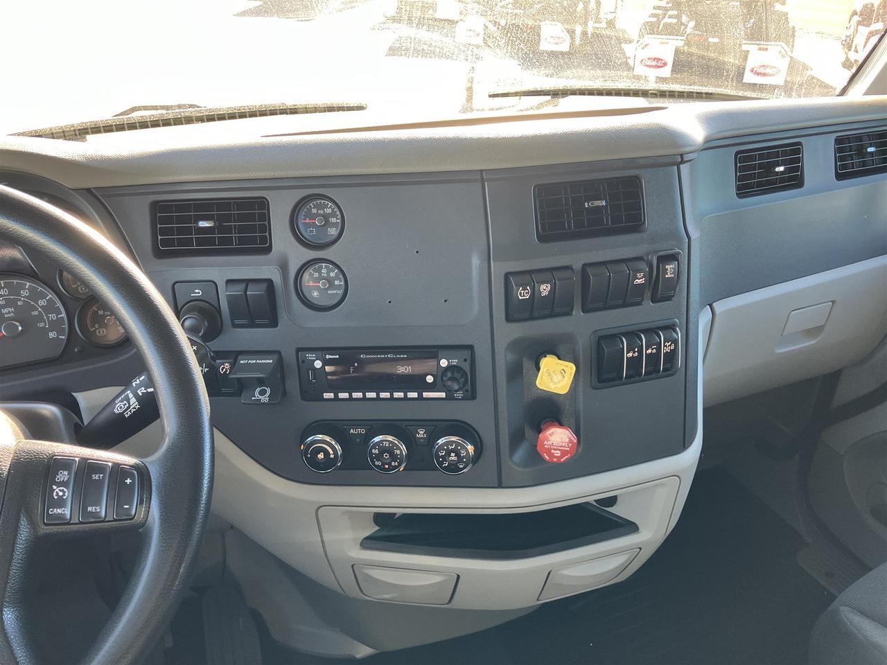 2022 Peterbilt 579 in Rochester, MN — photo 11