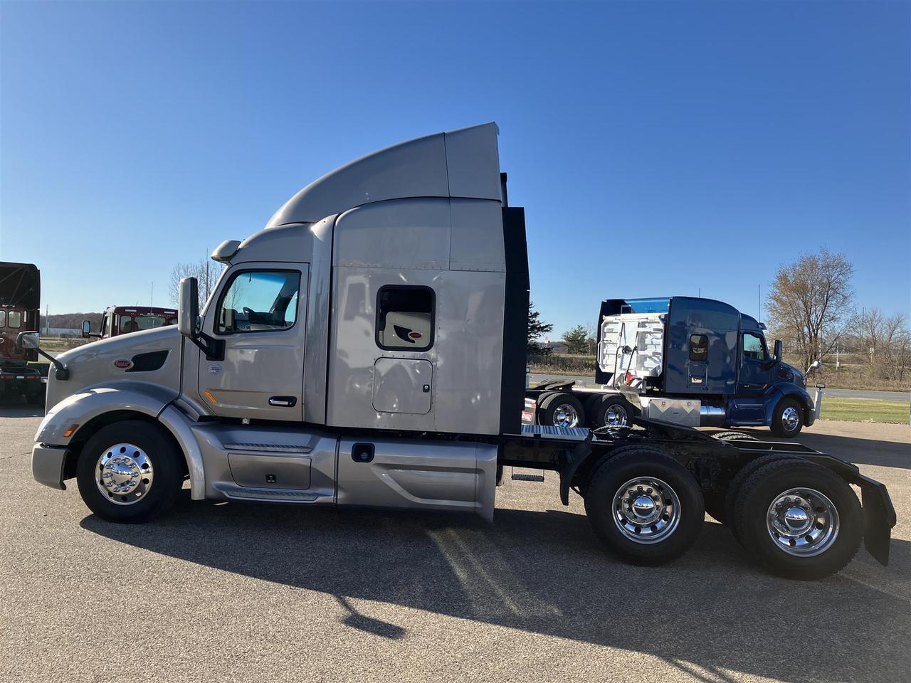 2022 Peterbilt 579 in Rochester, MN — photo 2