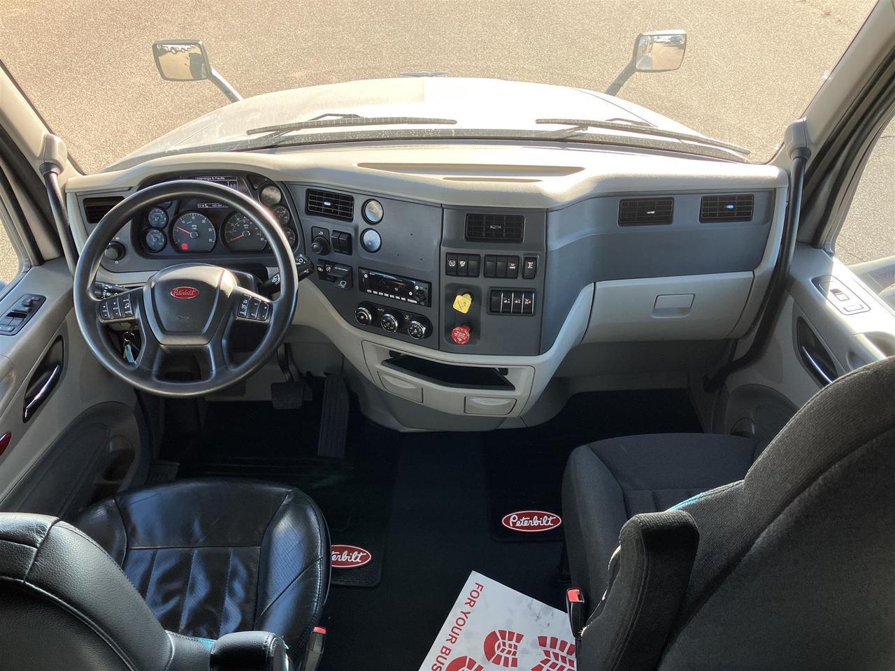 2022 Peterbilt 579 in Rochester, MN — photo 9