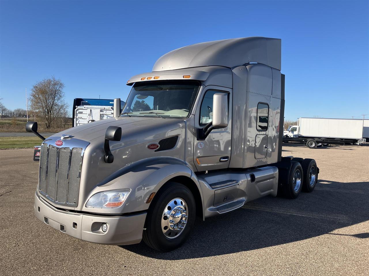 2022 Peterbilt 579 in Rochester, MN — photo 12