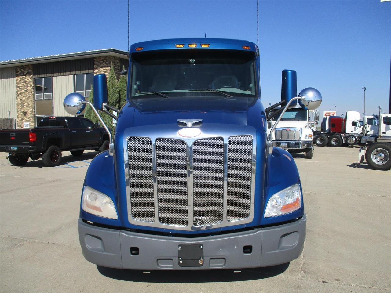 2022 Peterbilt 579 in South St. Paul, MN