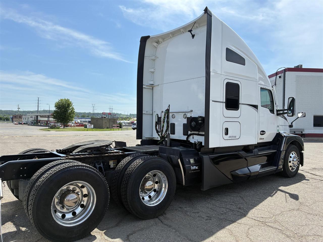 2023 Kenworth T680 in South St. Paul, MN — photo 5