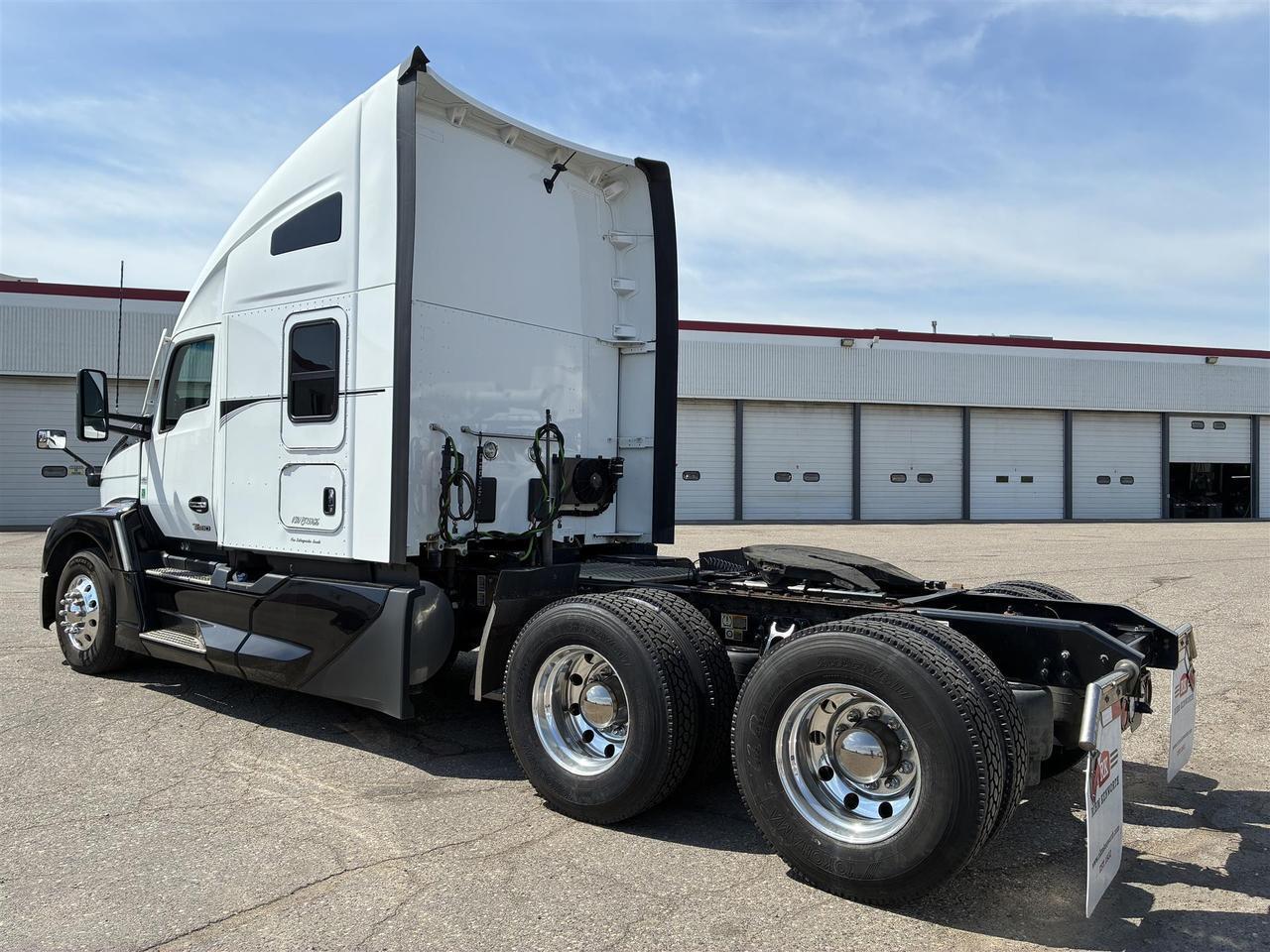 2023 Kenworth T680 in South St. Paul, MN — photo 2