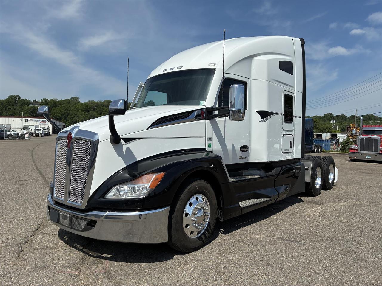 2023 Kenworth T680 in South St. Paul, MN — photo 12