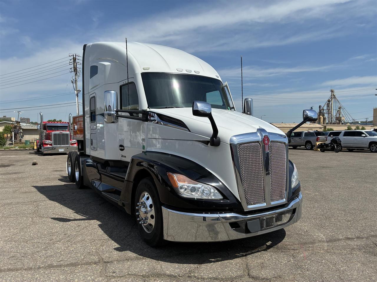 2023 Kenworth T680 in South St. Paul, MN — photo 7