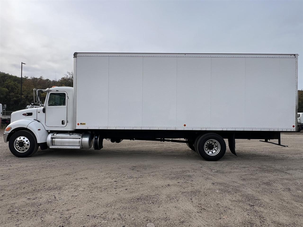 2023 Peterbilt 337