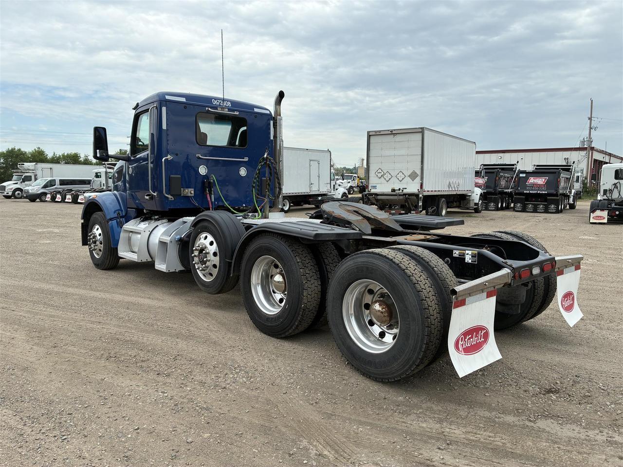 2023 Peterbilt 567 in Fargo, ND — photo 2
