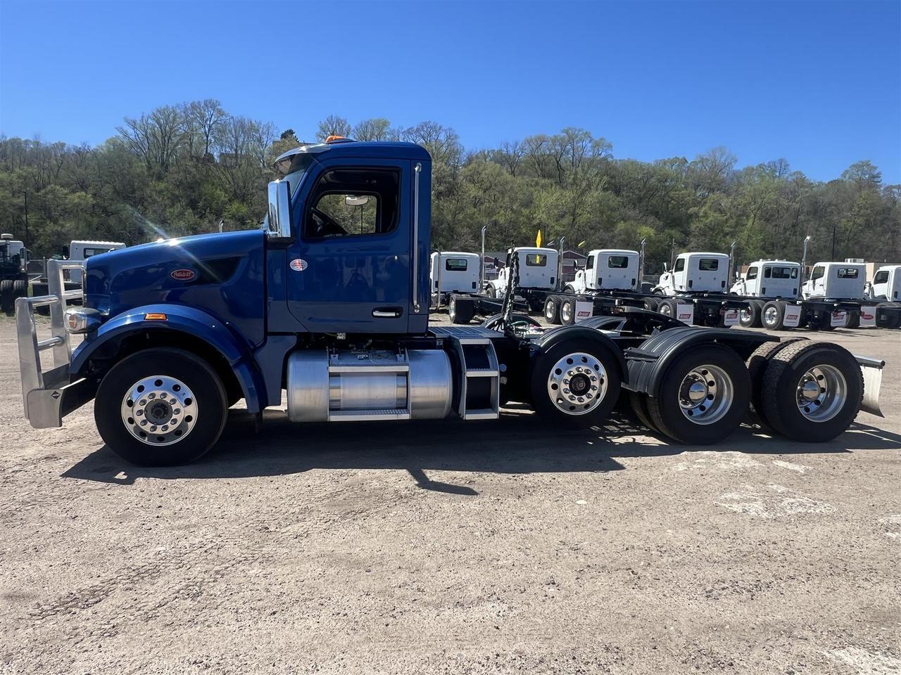 2023 Peterbilt 567 in South St. Paul, MN — photo 3