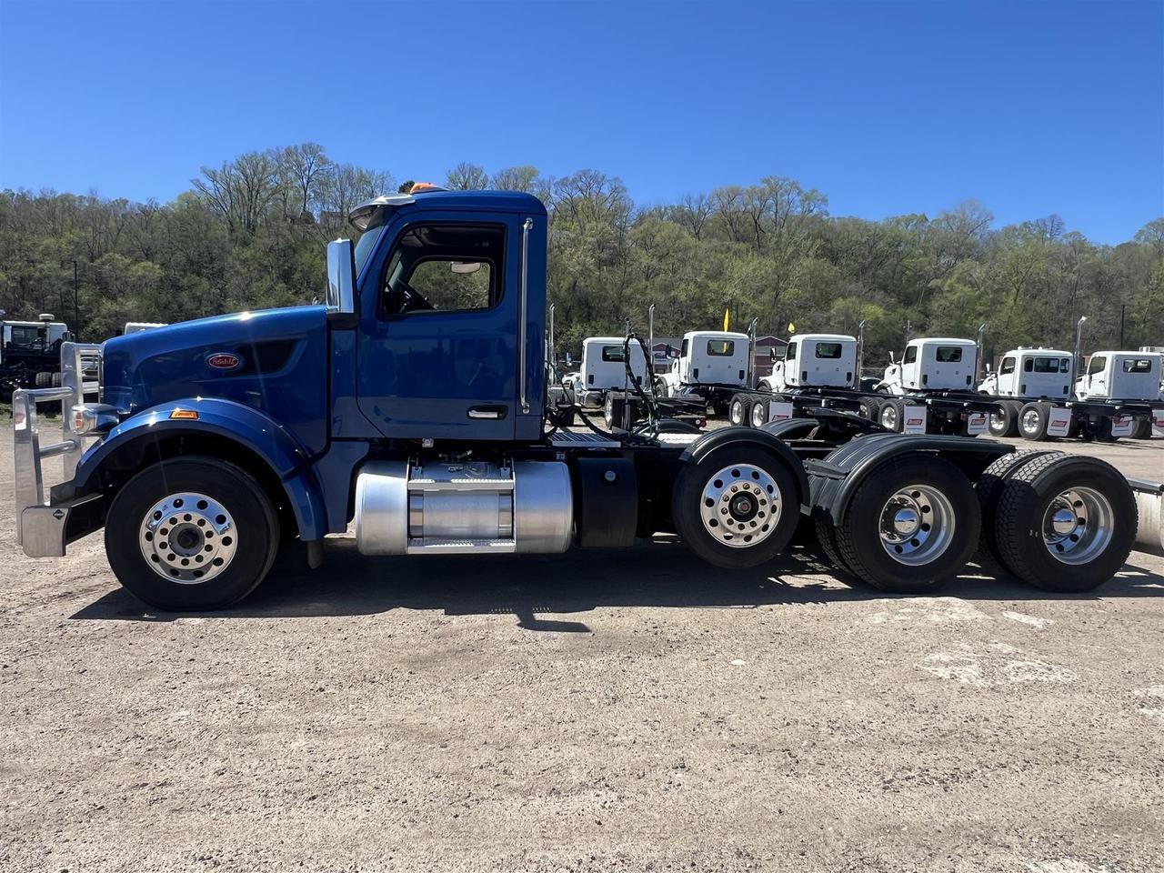 2023 Peterbilt 567 in South St. Paul, MN — photo 2