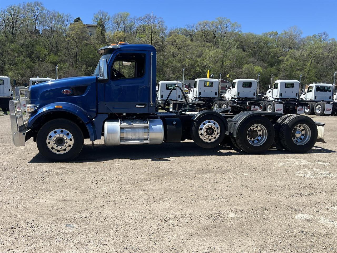 2023 Peterbilt 567 in South St. Paul, MN — photo 2