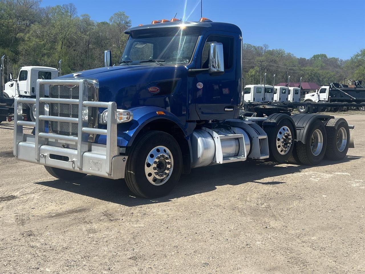 2023 Peterbilt 567 in South St. Paul, MN — photo 12