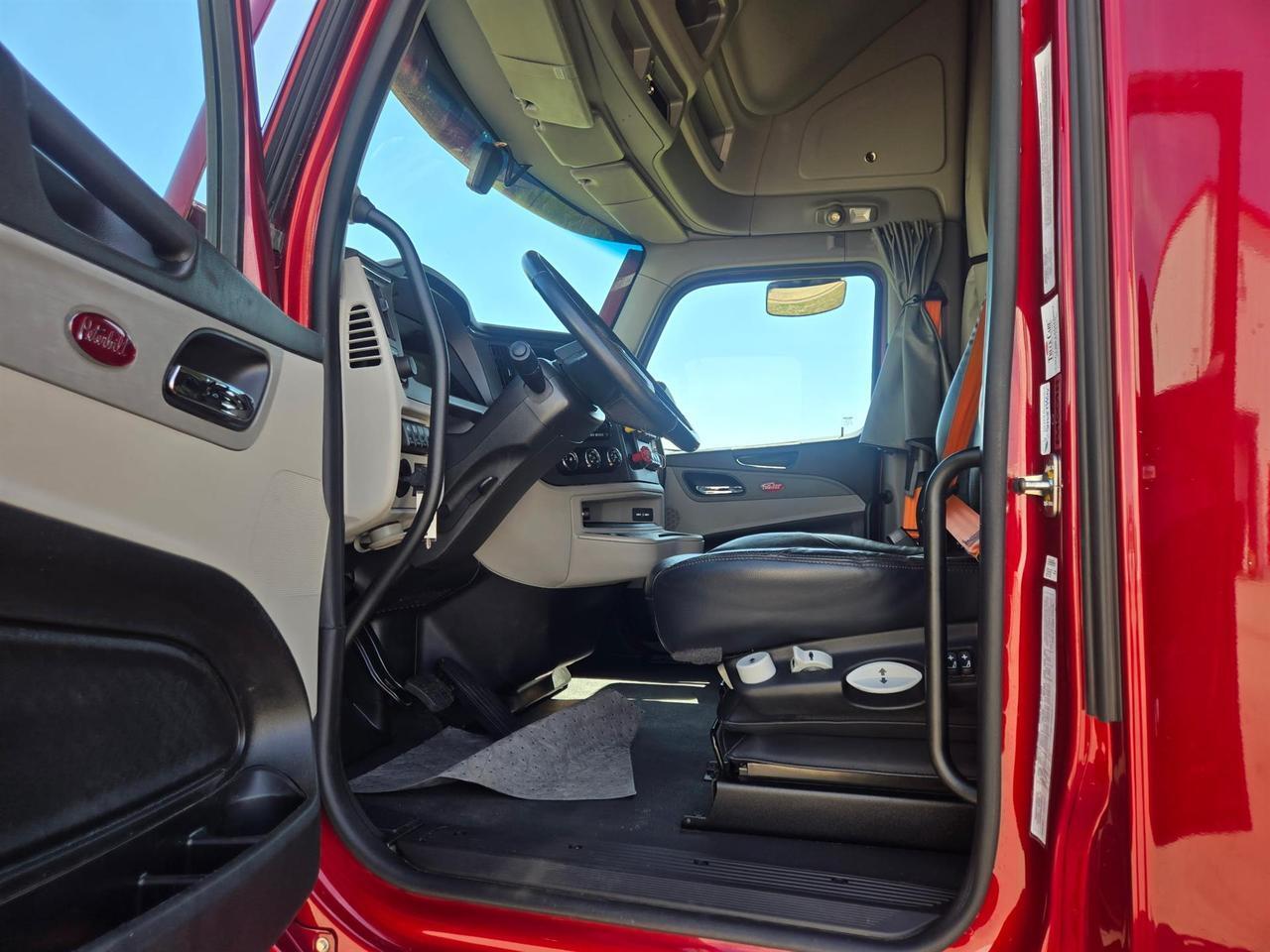 2023 Peterbilt 579 in Rochester, MN — photo 9