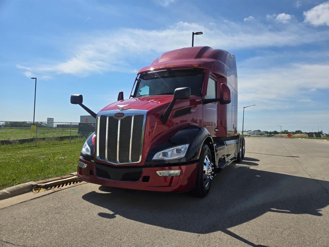 2023 Peterbilt 579 in Rochester, MN — photo 12