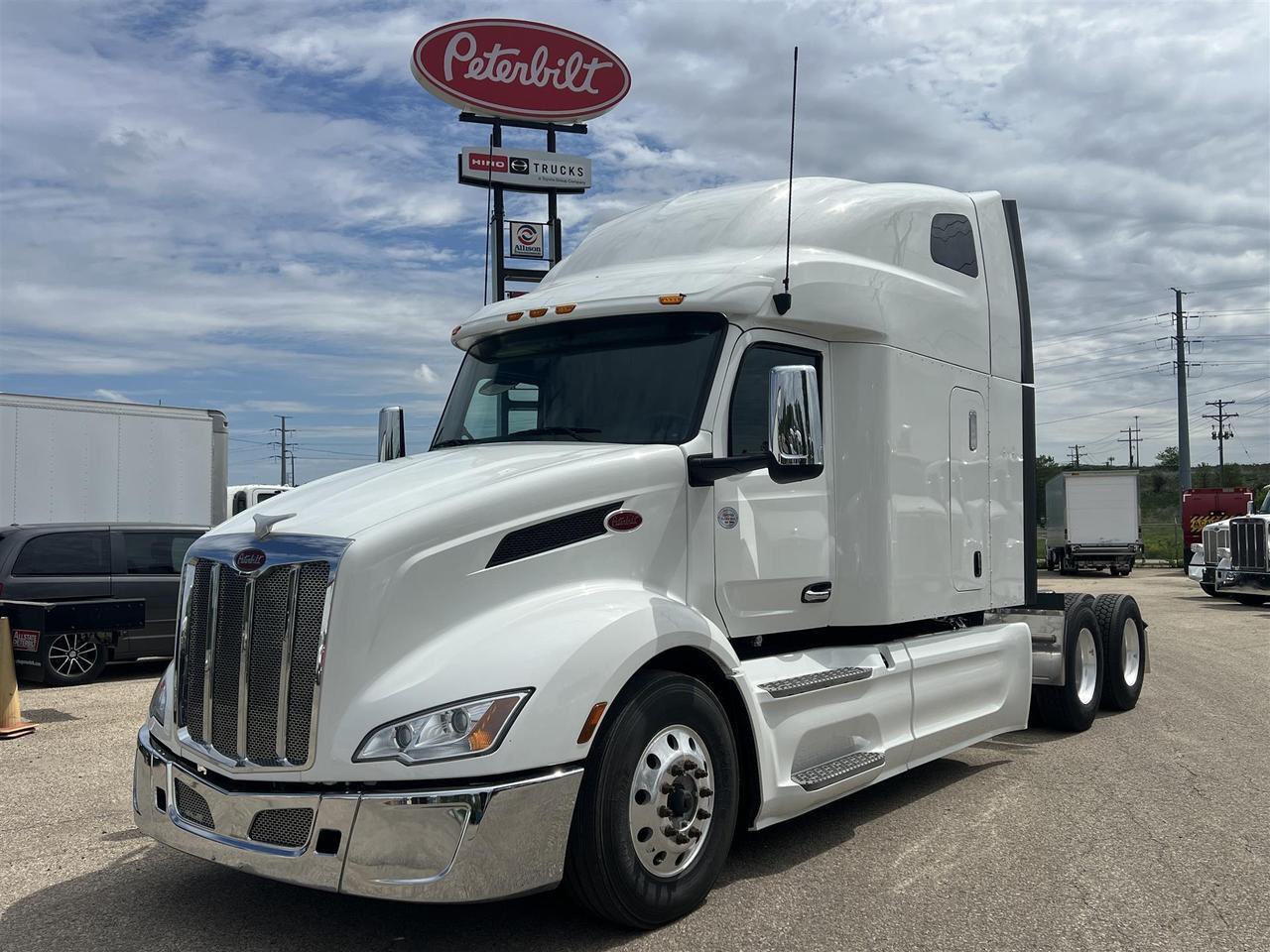 2023 Peterbilt 579 in South St. Paul, MN — photo 12