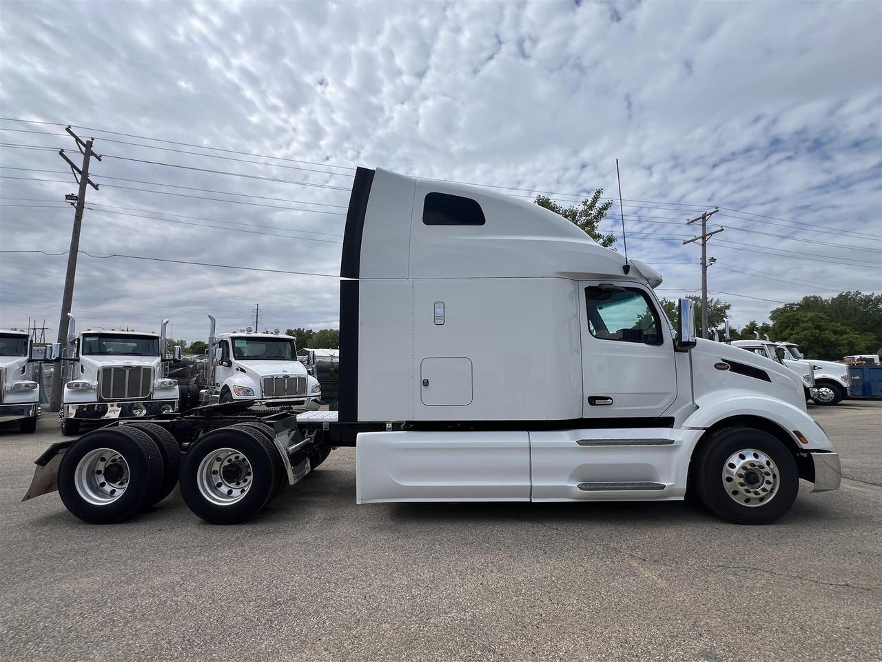 2023 Peterbilt 579 in South St. Paul, MN — photo 4