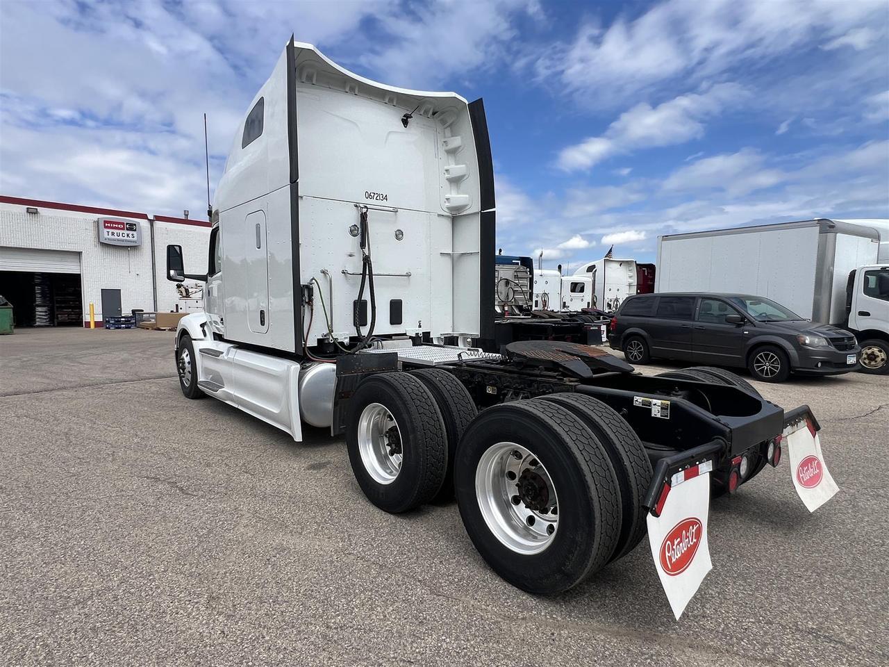 2023 Peterbilt 579 in South St. Paul, MN — photo 5