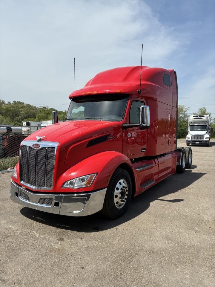 2023 Peterbilt 579 in South St. Paul, MN